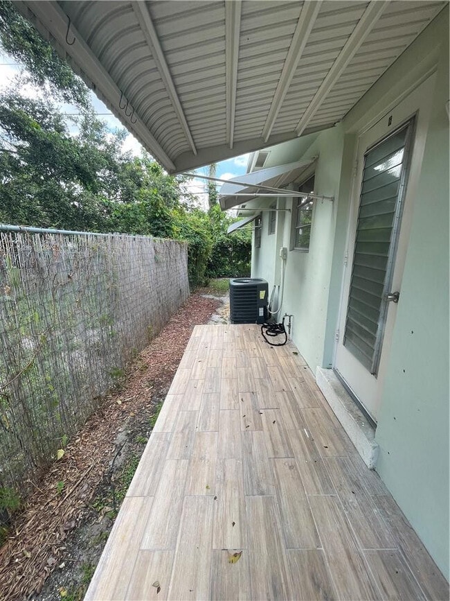 Building Photo - 2451 Lincoln St