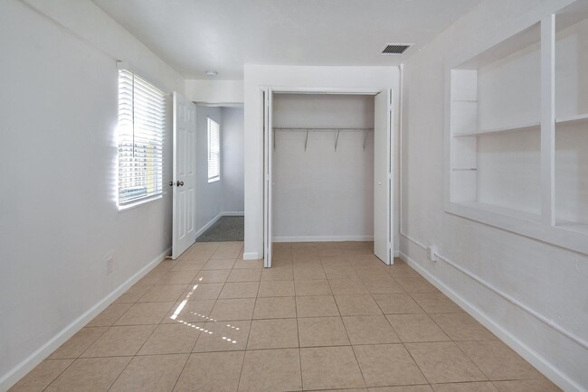 Building Photo - 4882 Jefferson Rd