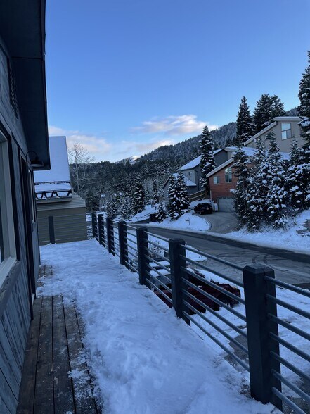 Building Photo - 415 Aspen Dr