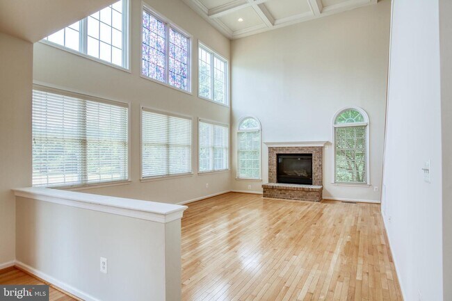 Building Photo - 1001 Meadow Ct