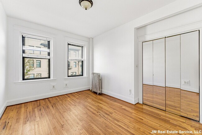 Building Photo - 39 Glenville Ave