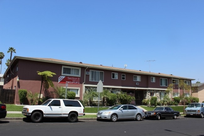 Building Photo - 3925 Roxanne Avenue