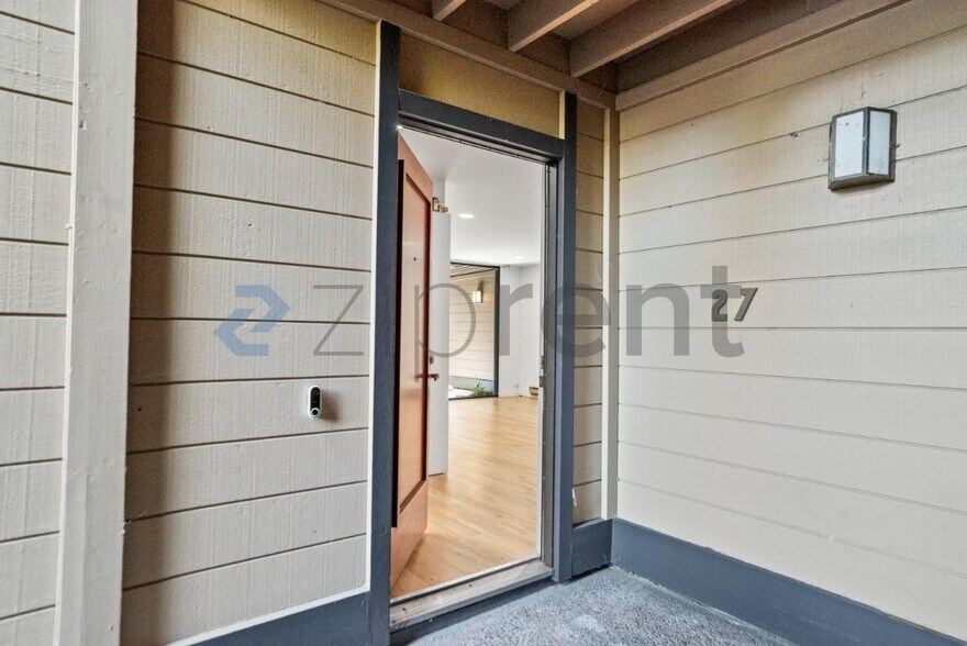 Building Photo - Unit 27