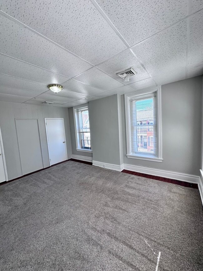 Building Photo - 2 W Stiegel Street