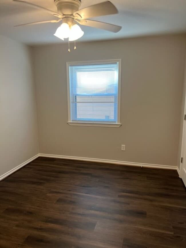 Building Photo - 3 Bed / 1 Bath House, PNGISD