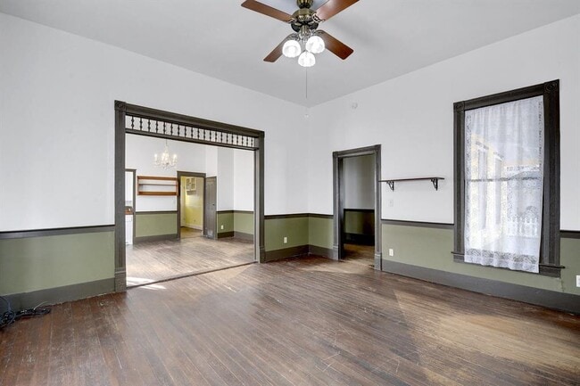 Building Photo - 304 Olive St