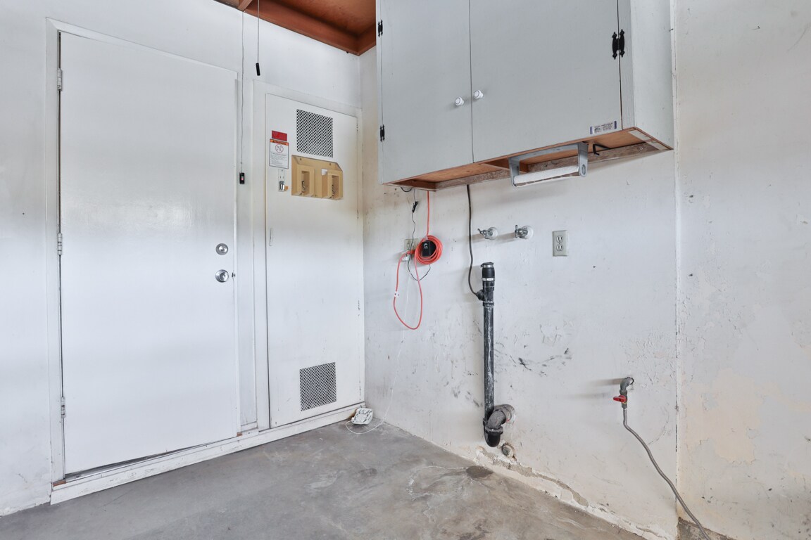 Building Photo - 205 E Old Mill Rd