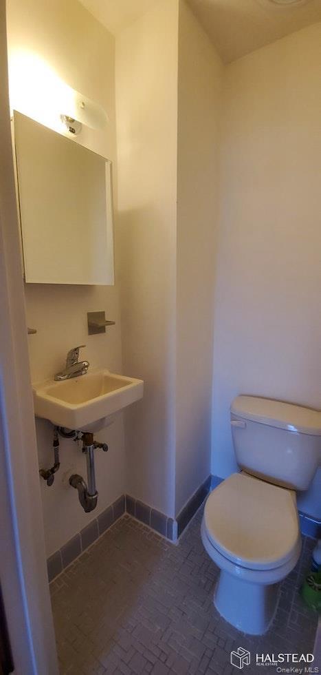 Building Photo - 60-46 69th Pl