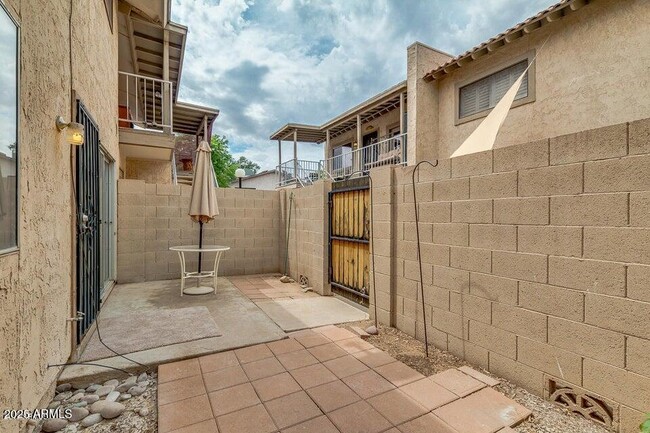 Building Photo - 1087 N 84th Pl