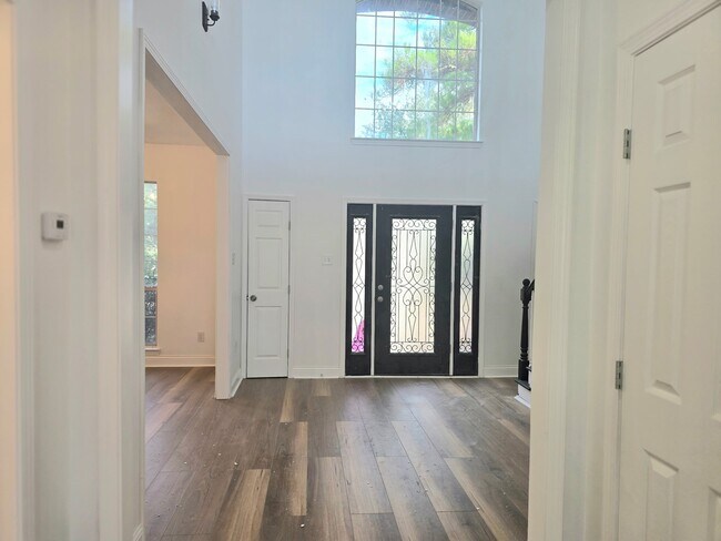 Building Photo - 20315 Lakeland Falls Dr