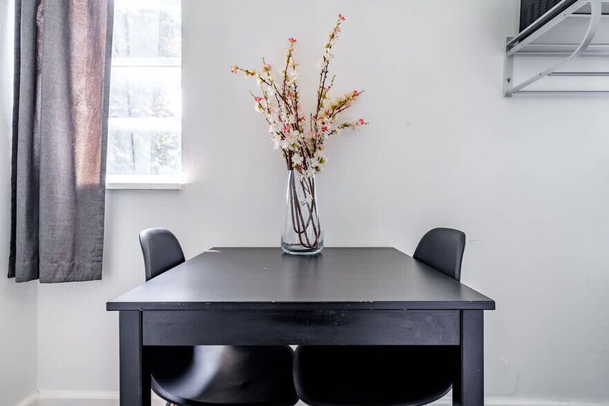 Building Photo - 605 Dennison Ave