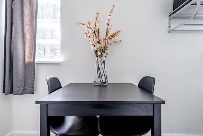 Building Photo - 605 Dennison Ave