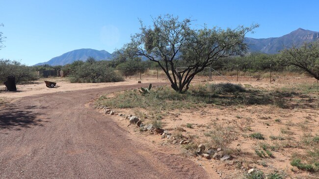 Building Photo - Acreage