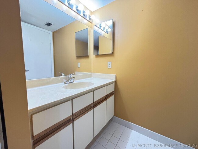 Building Photo - 1701 S Coral Terrace