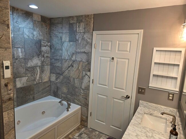 Building Photo - 3464 Huron View Ct