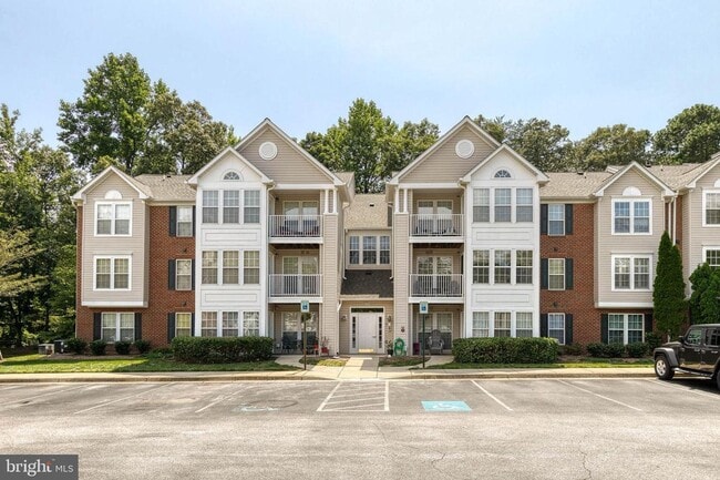 Primary Photo - 2 bed 2 bath condo in sought after Piney O...