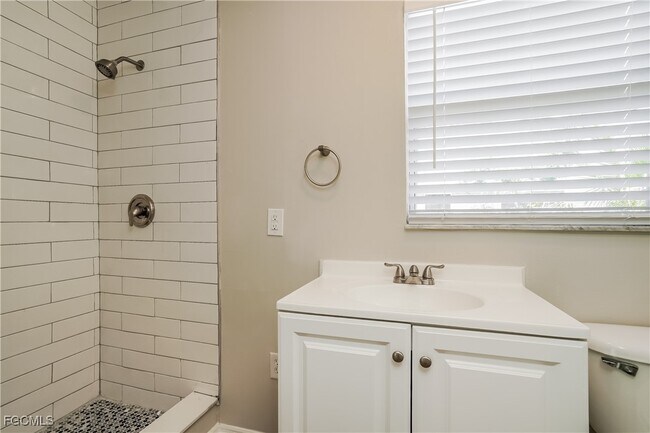 Building Photo - 5107 5th St W