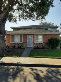 Building Photo - 2645 Yardarm Ave