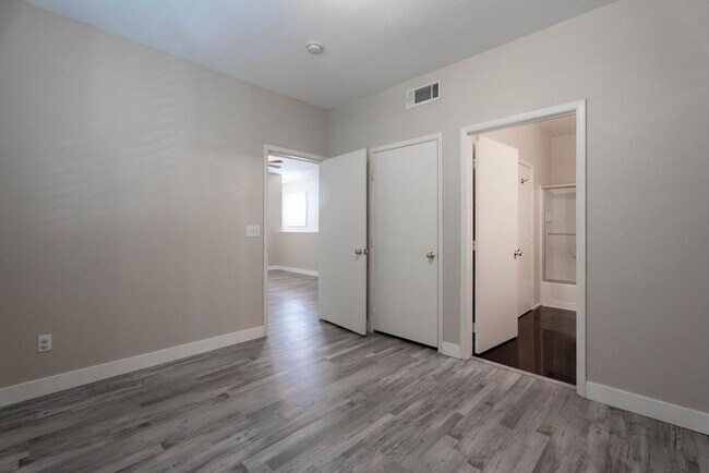 Building Photo - 9050 W Warm Springs Rd