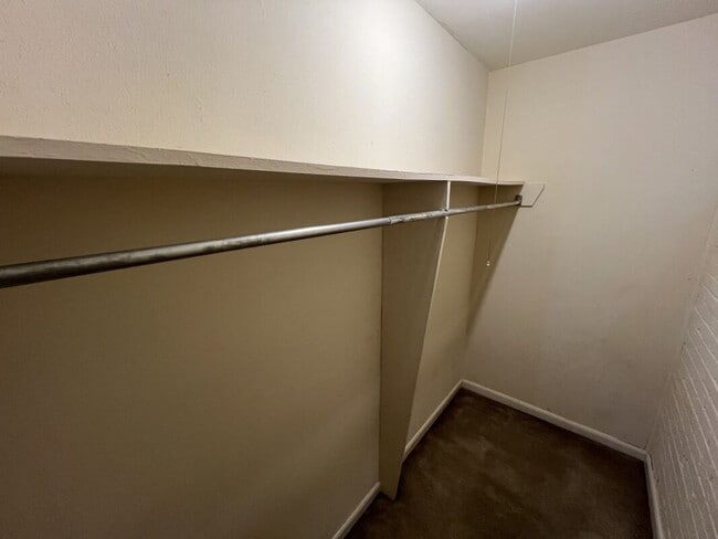 Building Photo - Stylish 2-Bed, 2-Bath Condo in Vibrant Mid...