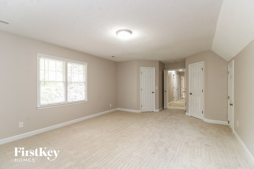 Building Photo - 5618 Tradd Dr