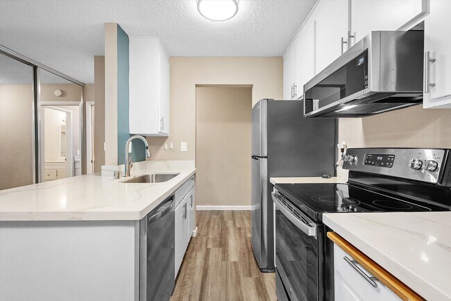 Building Photo - 960 Shorepoint Ct
