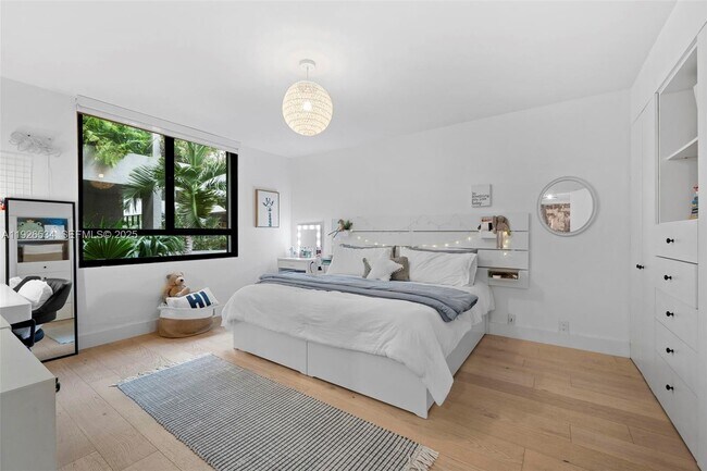 Building Photo - 141 Crandon Blvd