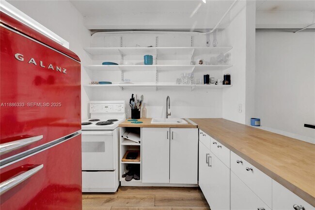 Building Photo - 325 Ocean Dr