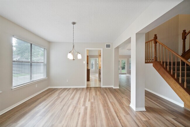 Building Photo - 2402 Brookdale Dr