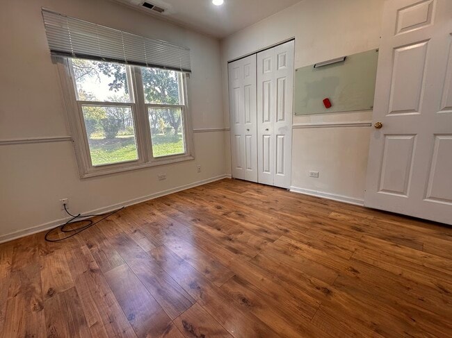 Building Photo - 263 Southwick Ct