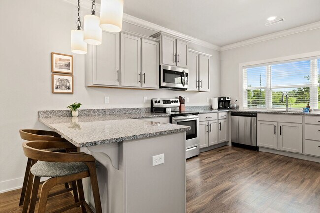 Building Photo - 913 NE Hts Ln