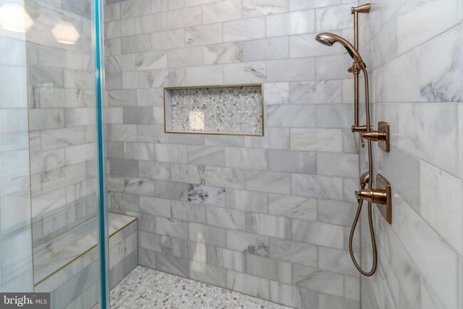 Building Photo - 17 Wilson St