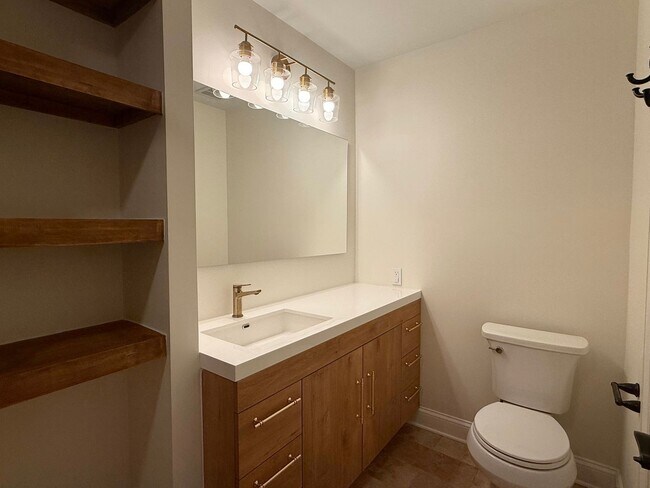 Building Photo - 71 Oak Knoll Dr