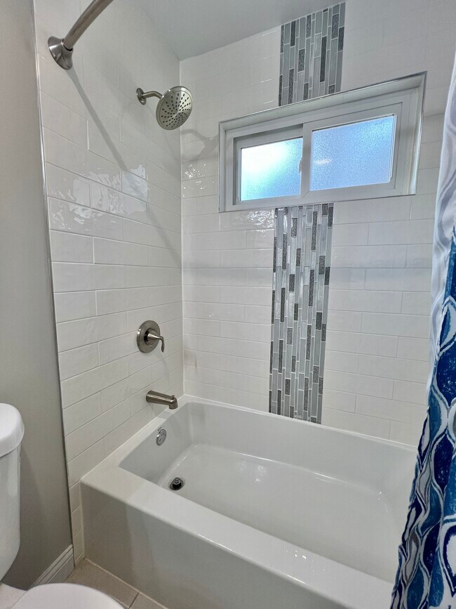 Building Photo - 417 Wenneker Dr