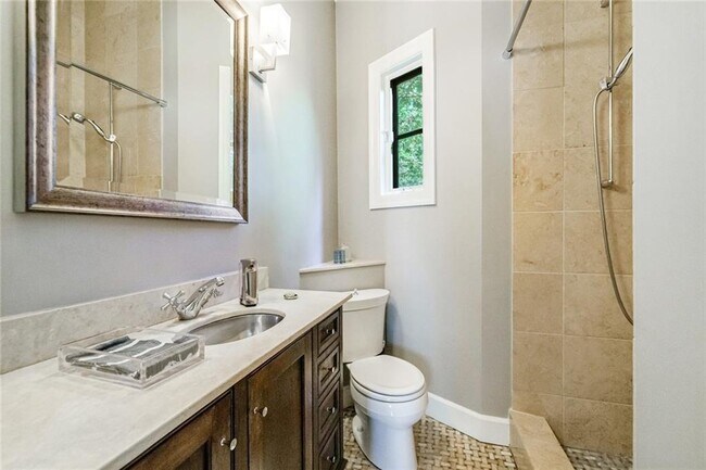 Building Photo - 868 Rosedale Rd NE