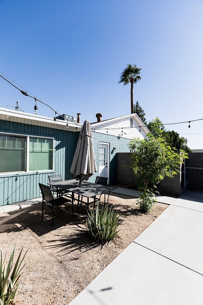 Building Photo - 1 Bed | 1 Bath -  Bungalow Style Unit