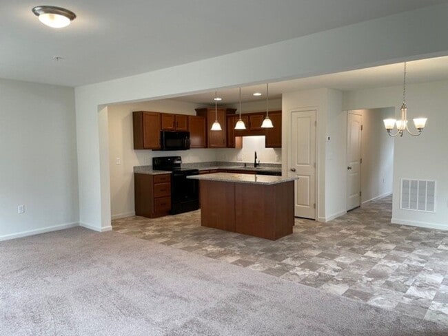 Building Photo - 8124 Kelly Dr