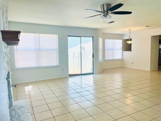 Building Photo - 8905 Curlew Dr
