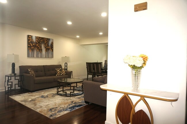 Building Photo - 1851 Longboat Dr