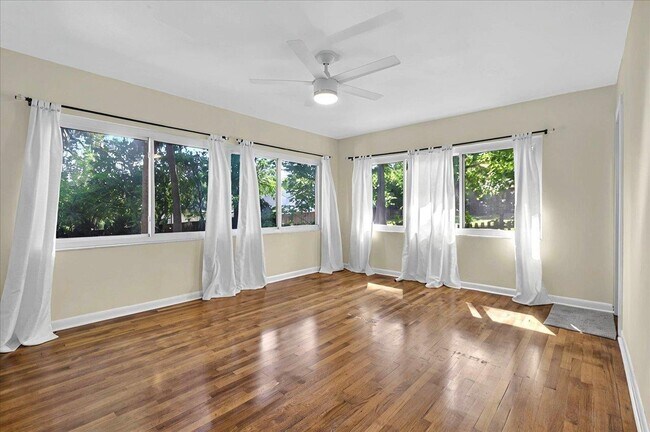 Building Photo - 1205 Gardenia Dr