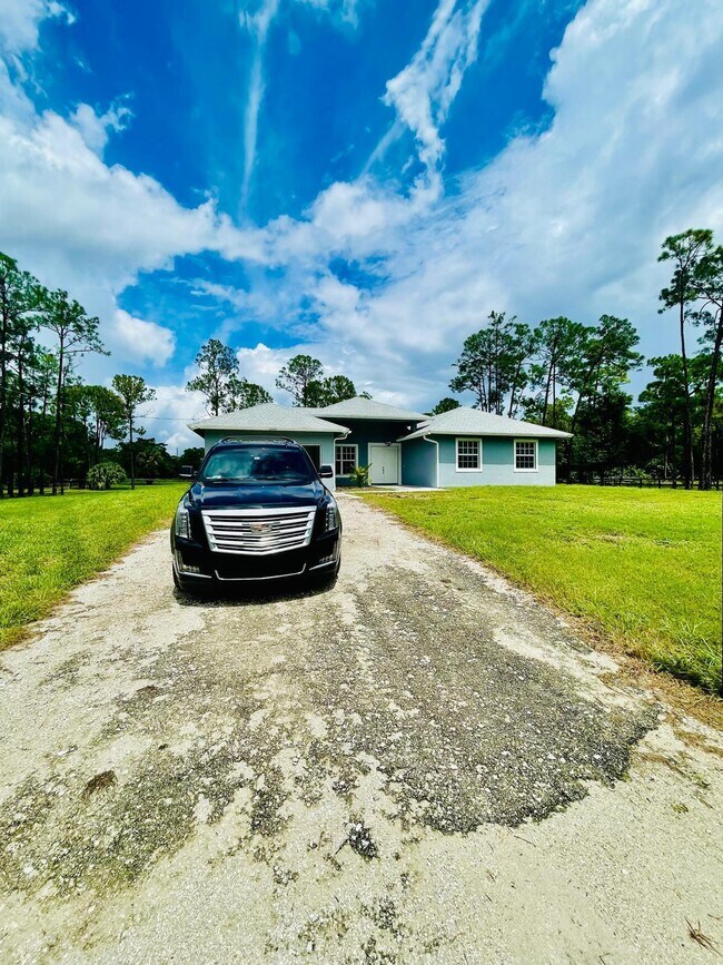 Building Photo - 17225 78th Rd N