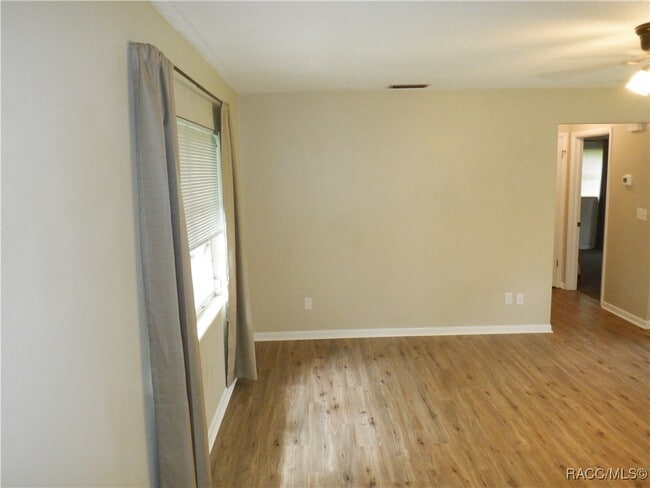 Building Photo - 9513 E Village Green Cir