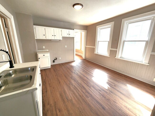 Building Photo - ENTEGJ - 3027-3029 N Holton Ave