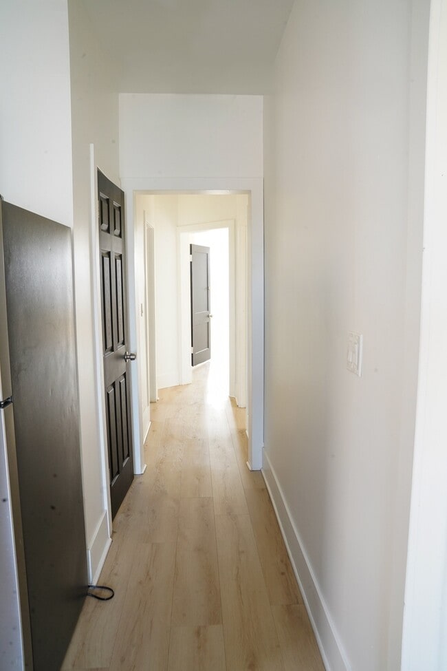 Building Photo - 154 N Lamon Ave