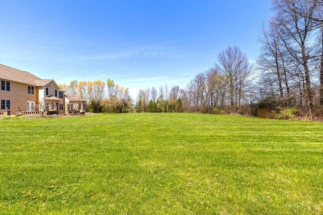Building Photo - 100 Bermuda Dr