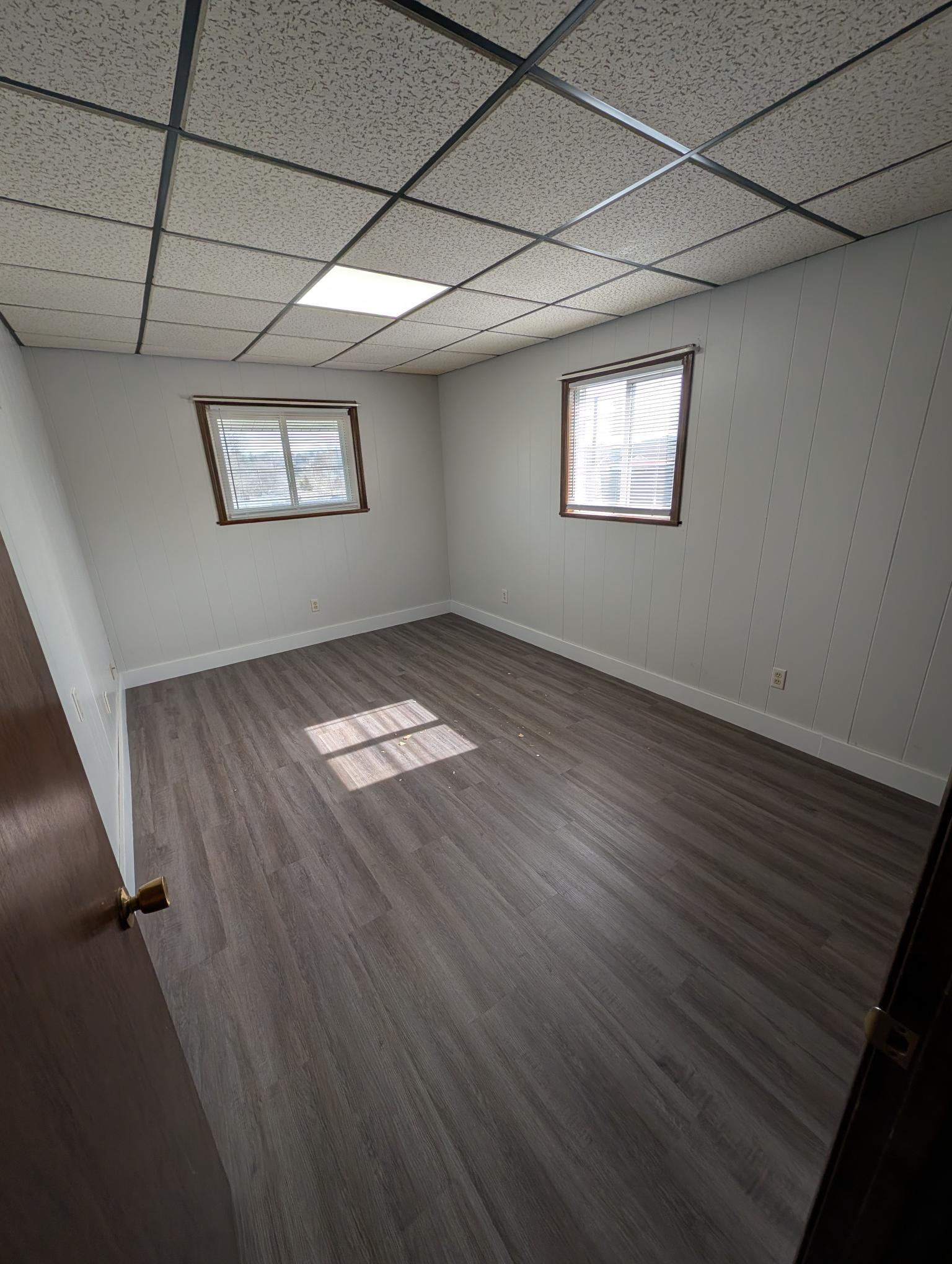 Building Photo - 209 W Oak St