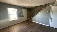 Building Photo - 224 Greenleaf Cir