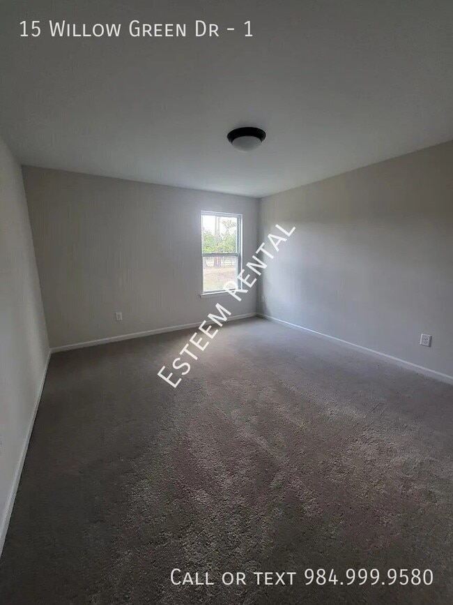 Building Photo - 15 Willow Green Dr