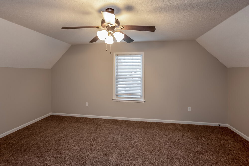 Building Photo - 7165 Chevy Chase Dr