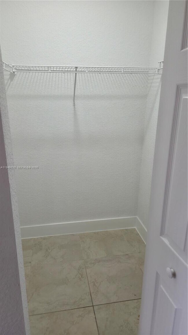 Building Photo - 2101 Belmont Ln